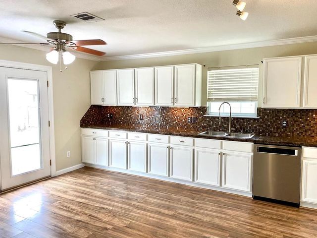 731 Abundance LN, Kyle, TX 78640