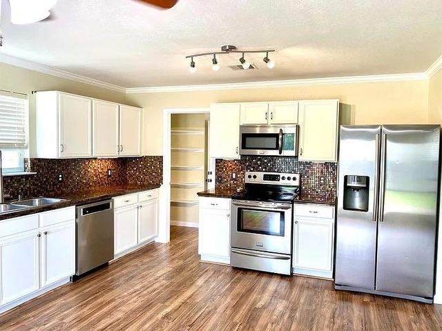 731 Abundance LN, Kyle, TX 78640