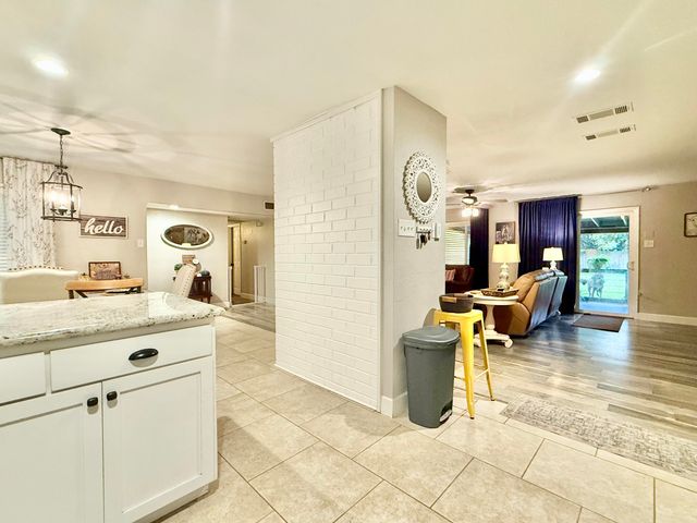 1674 W Morton Avenue, Porterville, CA 93257