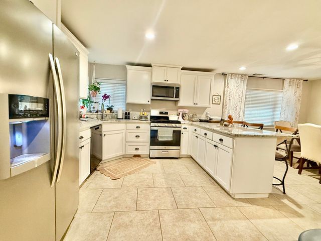 1674 W Morton Avenue, Porterville, CA 93257