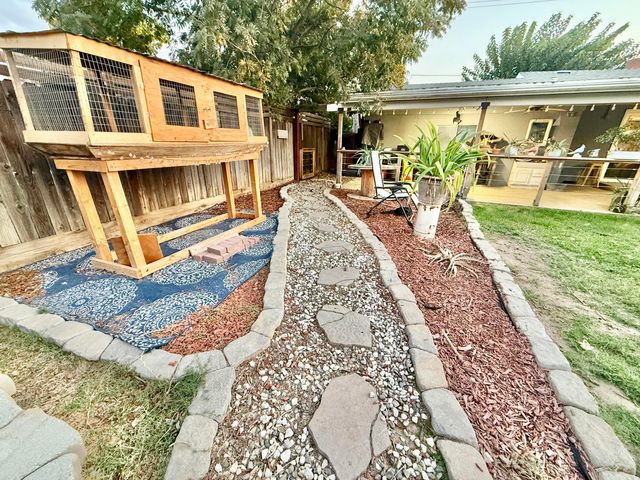 1674 W Morton Avenue, Porterville, CA 93257