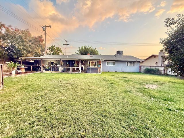 1674 W Morton Avenue, Porterville, CA 93257