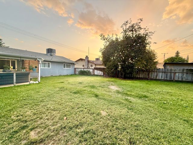 1674 W Morton Avenue, Porterville, CA 93257