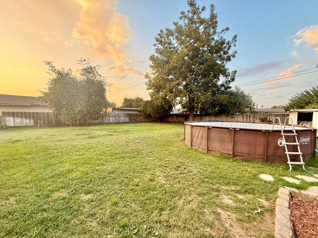 1674 W Morton Avenue, Porterville, CA 93257