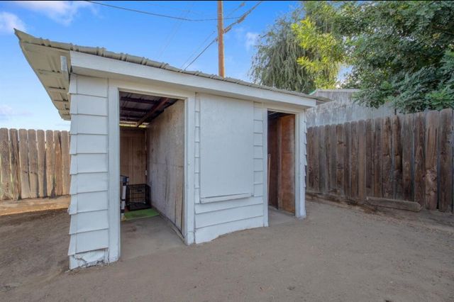 1674 W Morton Avenue, Porterville, CA 93257