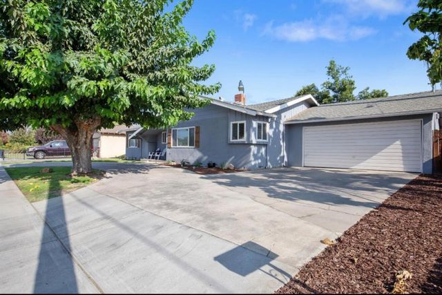 1674 W Morton Avenue, Porterville, CA 93257