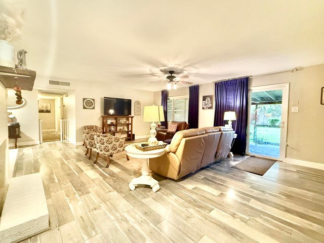 1674 W Morton Avenue, Porterville, CA 93257