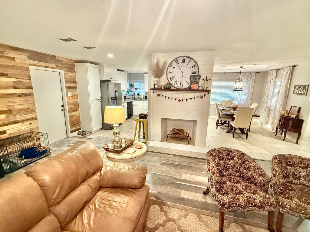 1674 W Morton Avenue, Porterville, CA 93257