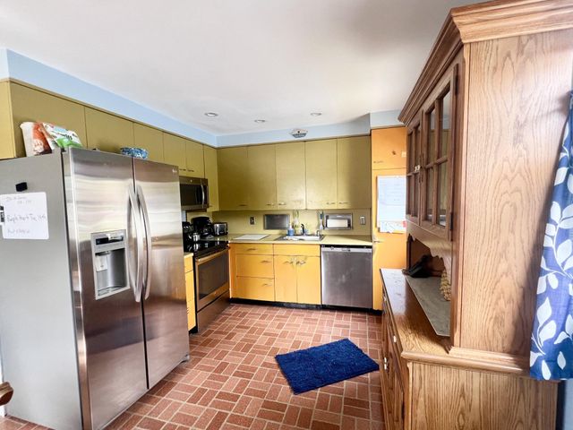 8203 BOMAN CT, Towson, MD 21204