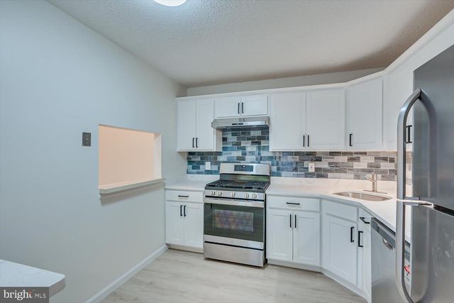 64 TAYLOR DR, Franklin Park, NJ 08823