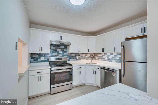 64 TAYLOR DR, Franklin Park, NJ 08823