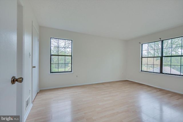 64 TAYLOR DR, Franklin Park, NJ 08823