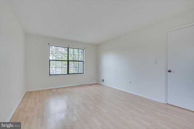 64 TAYLOR DR, Franklin Park, NJ 08823