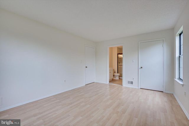 64 TAYLOR DR, Franklin Park, NJ 08823