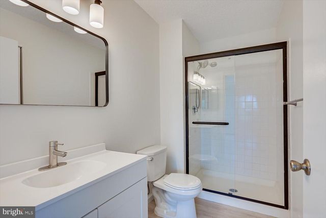 64 TAYLOR DR, Franklin Park, NJ 08823