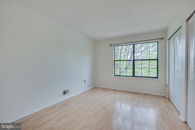 64 TAYLOR DR, Franklin Park, NJ 08823