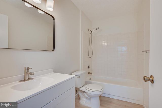 64 TAYLOR DR, Franklin Park, NJ 08823