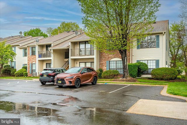 64 TAYLOR DR, Franklin Park, NJ 08823