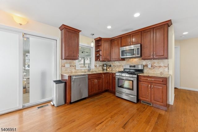 186 10Th Ave, Hawthorne Boro, NJ 07506