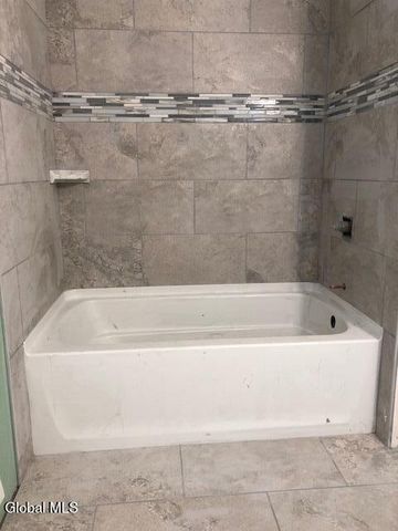 28 North Street, Schenectady, NY 12305