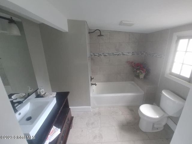 28 North Street, Schenectady, NY 12305