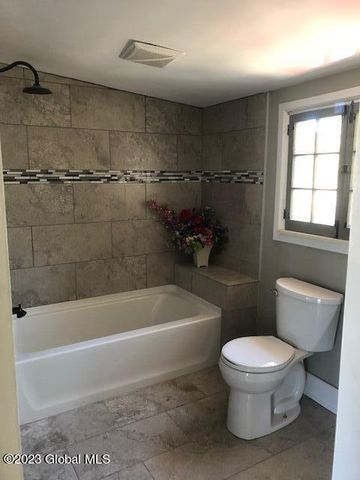28 North Street, Schenectady, NY 12305
