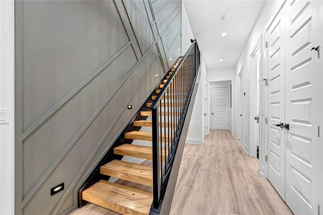 233 SE 7th Street, Bentonville, AR 72712