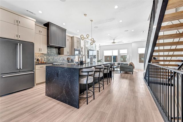 233 SE 7th Street, Bentonville, AR 72712