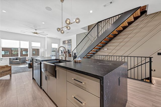 233 SE 7th Street, Bentonville, AR 72712