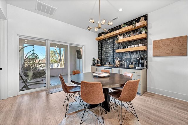 233 SE 7th Street, Bentonville, AR 72712