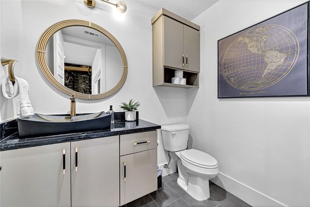 233 SE 7th Street, Bentonville, AR 72712