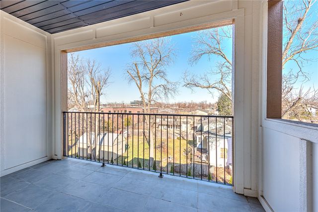 233 SE 7th Street, Bentonville, AR 72712