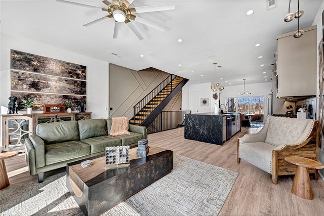 233 SE 7th Street, Bentonville, AR 72712