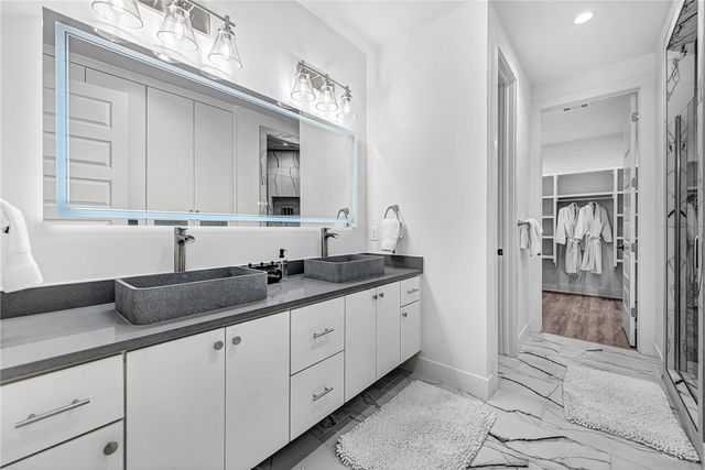 233 SE 7th Street, Bentonville, AR 72712