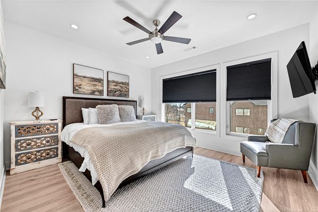 233 SE 7th Street, Bentonville, AR 72712