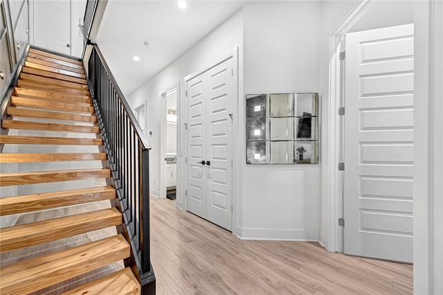 233 SE 7th Street, Bentonville, AR 72712