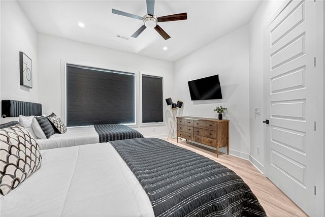 233 SE 7th Street, Bentonville, AR 72712