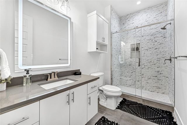 233 SE 7th Street, Bentonville, AR 72712