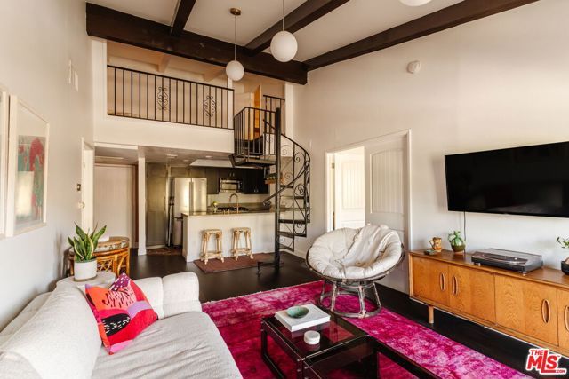 2700 Cahuenga Boulevard 4319, Los Angeles, CA 90068