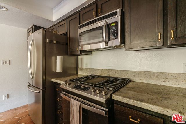 2700 Cahuenga Boulevard 4319, Los Angeles, CA 90068