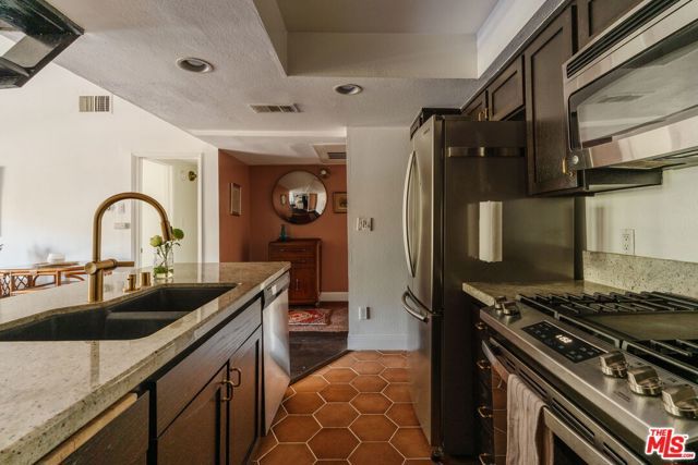 2700 Cahuenga Boulevard 4319, Los Angeles, CA 90068