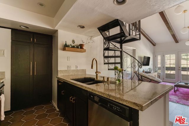 2700 Cahuenga Boulevard 4319, Los Angeles, CA 90068