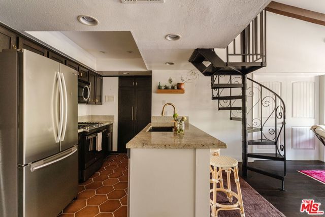 2700 Cahuenga Boulevard 4319, Los Angeles, CA 90068