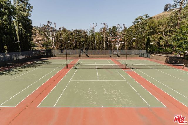 2700 Cahuenga Boulevard 4319, Los Angeles, CA 90068