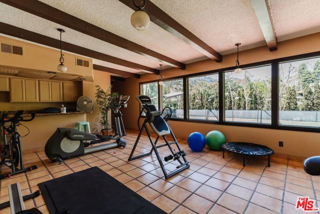 2700 Cahuenga Boulevard 4319, Los Angeles, CA 90068