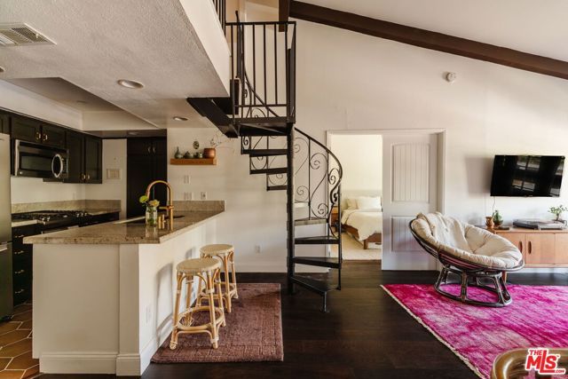 2700 Cahuenga Boulevard 4319, Los Angeles, CA 90068