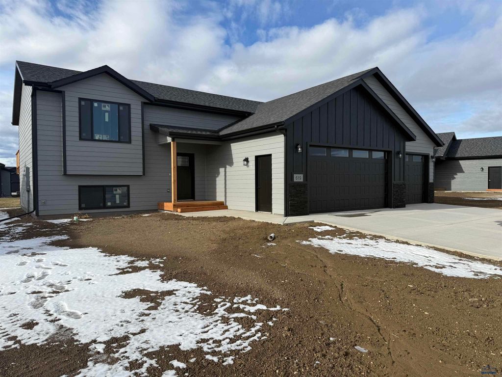 619 BULL RUN DR, Box Elder, SD 57719