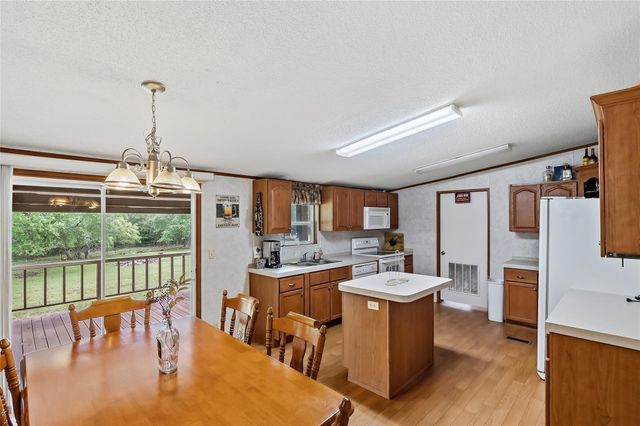 102 Windwood Circle, Somerville, TX 77879