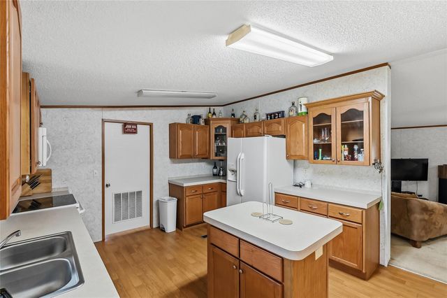 102 Windwood Circle, Somerville, TX 77879
