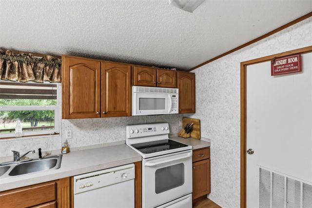 102 Windwood Circle, Somerville, TX 77879